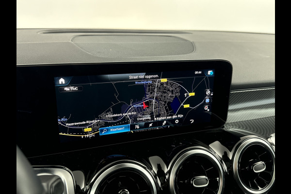 Mercedes-Benz Glb 180 AMG Business Solution Pano-dak/Dodehoek/Carplay/19'LMV