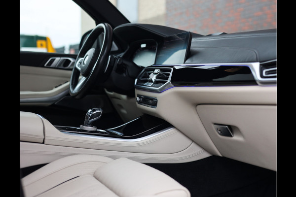 BMW X5 M50i | B&W - Bodykit - HUD