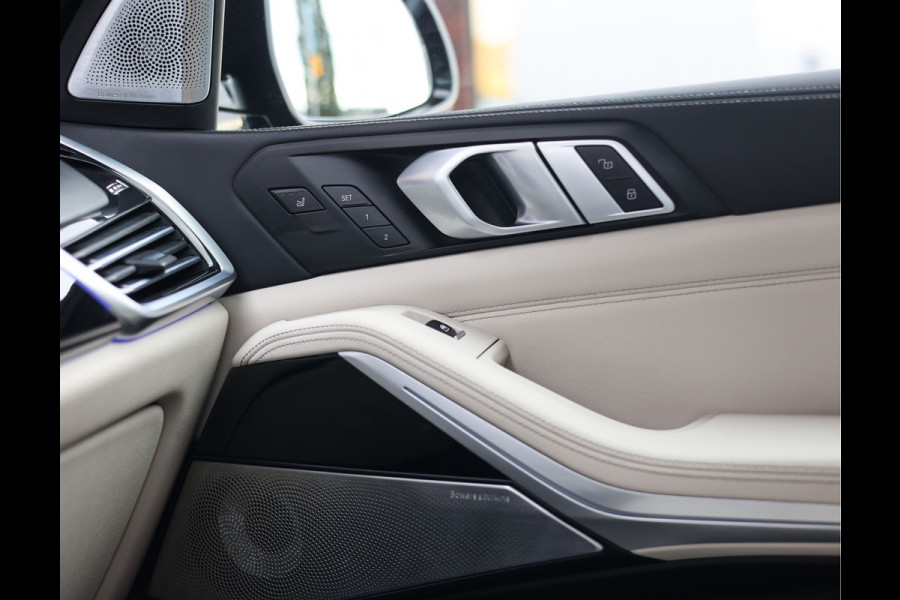 BMW X5 M50i | B&W - Bodykit - HUD
