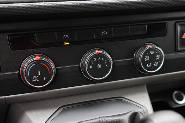 Volkswagen Transporter 2.0 TDI DSG L2H1 Leer, 3-Zits, Camera, Cruise, Airco, Apple Carplay, SideSteps, Elektrisch Pakket, 18''
