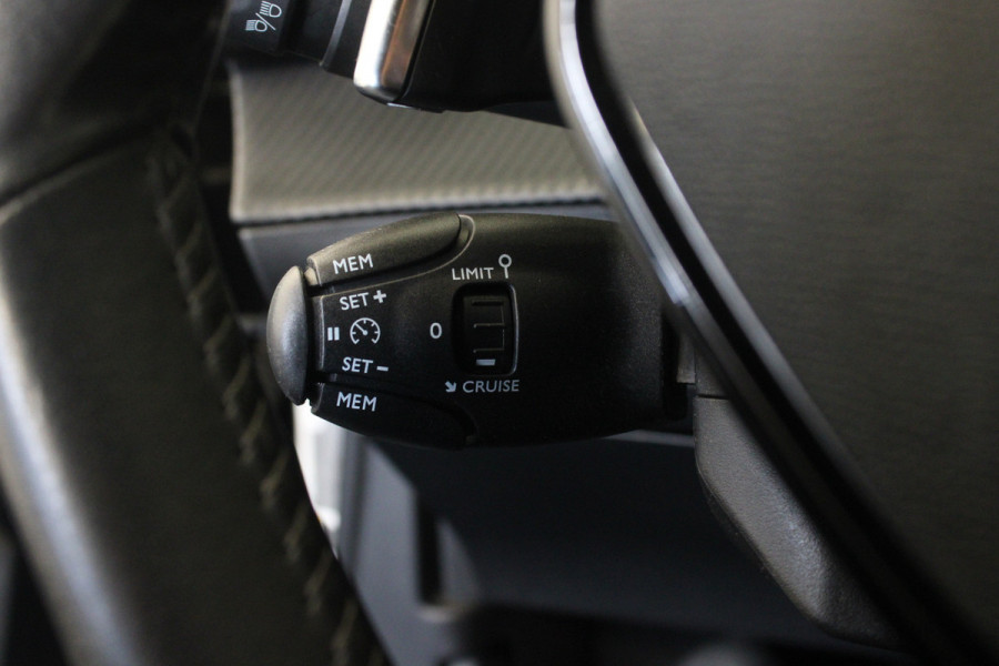 Peugeot 2008 1.2 PureTech Allure Pack |Navi|Camera|