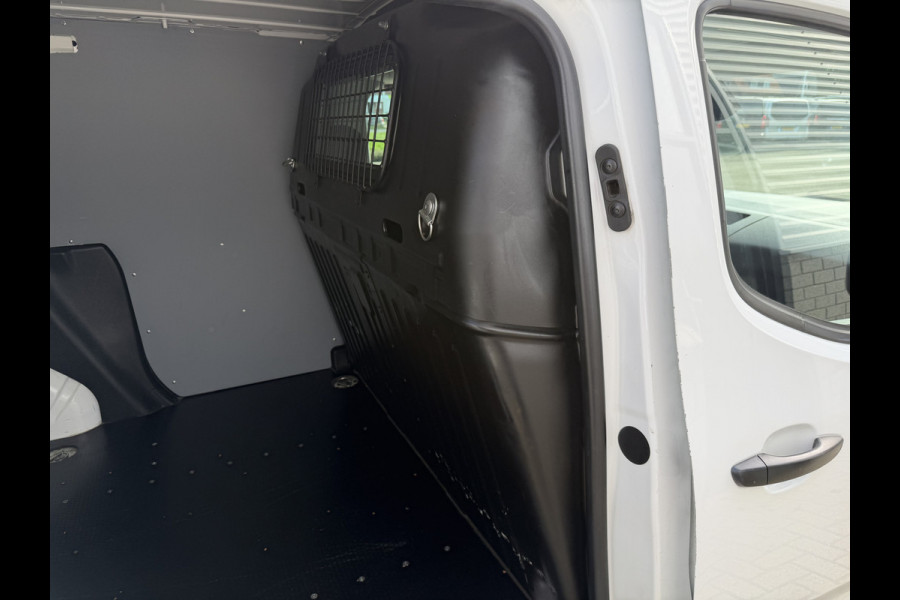 Peugeot Partner 1.5 BlueHDI 102pk Premium / vaste prijs rijklaar € 10.950 ex btw / 6 versnellingen / lease vanaf € 185 / trekhaak 1500 kg / dakdragers / airco / cruise / euro 6 / bpm vrij