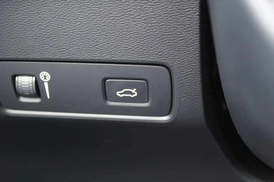 Volvo XC40 2.0 B4 R-Design | Harman Kardon | Trekhaak | Memory | Adaptieve Cruise | Elektr. Achterklep