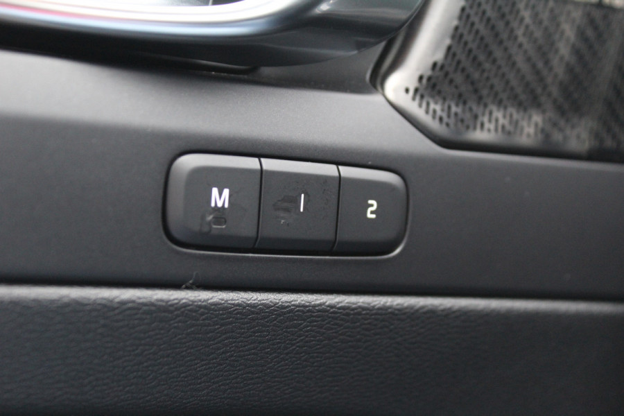 Volvo XC40 2.0 B4 R-Design | Harman Kardon | Trekhaak | Memory | Adaptieve Cruise | Elektr. Achterklep