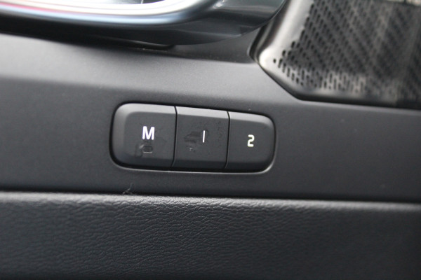 Volvo XC40 2.0 B4 R-Design | Harman Kardon | Trekhaak | Memory | Adaptieve Cruise | Elektr. Achterklep