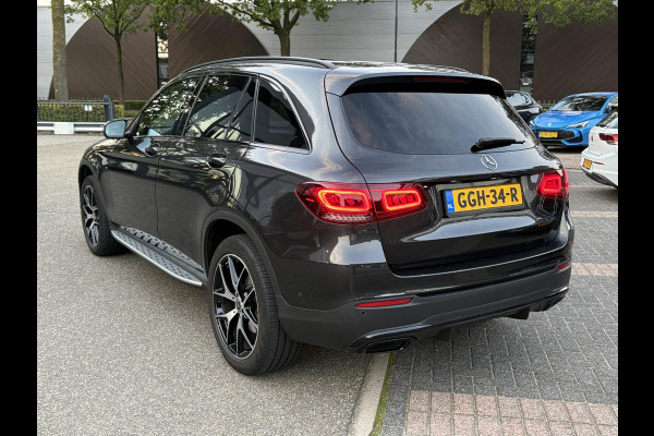 Mercedes-Benz GLC 300e 4MATIC Premium Plus VAN: € 43.900- VOOR: € 39.877,- UW HERFSTVOORDEEL: € 4.023,-| PANO| ELEKTRISCHE STOELEN MET MEMORY| ADAPTIVE CRUISE CONTROL| ELEK. TREKHAAK| SFEERVERLICHTING| ELEKTRISCHE ACHTERKLEP| 360 CAMERA| CARPLAY| | COMPLETE UITVOERING!|