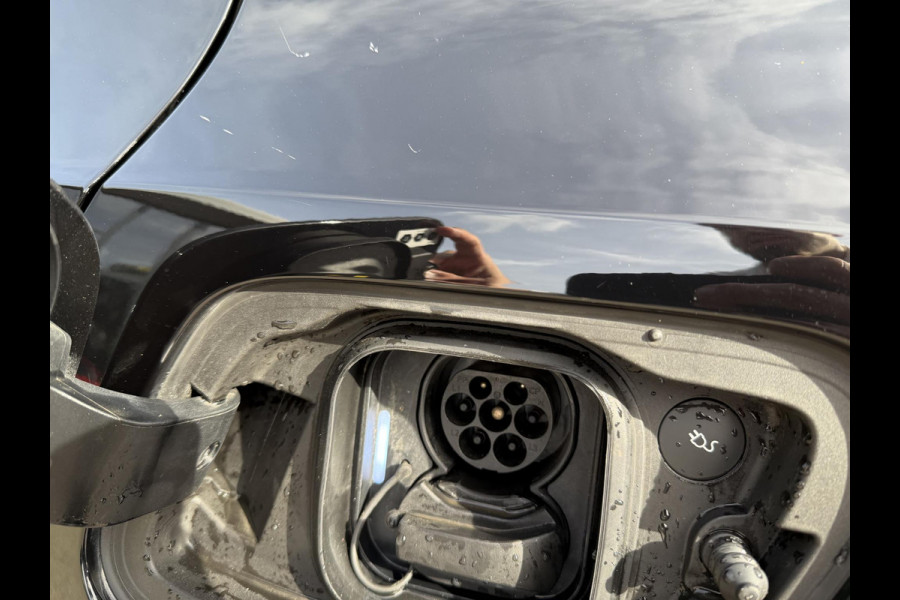 Volvo XC40 Recharge Core 70 kWh VAN: € 31.900- VOOR: € 29.877,- UW HERFSTVOORDEEL: € 2.023,-| SOH 91%| ELEK. TREKHAAK| WINTERPAKKET| STOEL +STUURVERWARMING| WARMTEPOMP| ACHTERUITRIJCAMERA| RIJKLAARPRIJS INCL. 12 MND BOVAG GARANTIE