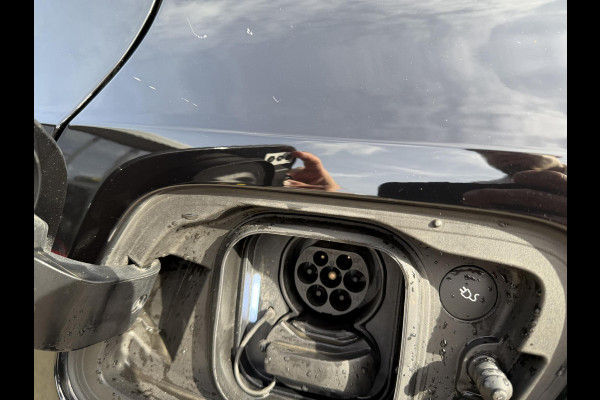 Volvo XC40 Recharge Core 70 kWh VAN: € 31.900- VOOR: € 29.877,- UW HERFSTVOORDEEL: € 2.023,-| SOH 91%| ELEK. TREKHAAK| WINTERPAKKET| STOEL +STUURVERWARMING| WARMTEPOMP| ACHTERUITRIJCAMERA| RIJKLAARPRIJS INCL. 12 MND BOVAG GARANTIE