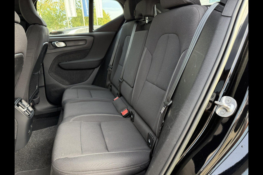 Volvo XC40 Recharge Core 70 kWh VAN: € 31.900- VOOR: € 29.877,- UW HERFSTVOORDEEL: € 2.023,-| SOH 91%| ELEK. TREKHAAK| WINTERPAKKET| STOEL +STUURVERWARMING| WARMTEPOMP| ACHTERUITRIJCAMERA| RIJKLAARPRIJS INCL. 12 MND BOVAG GARANTIE