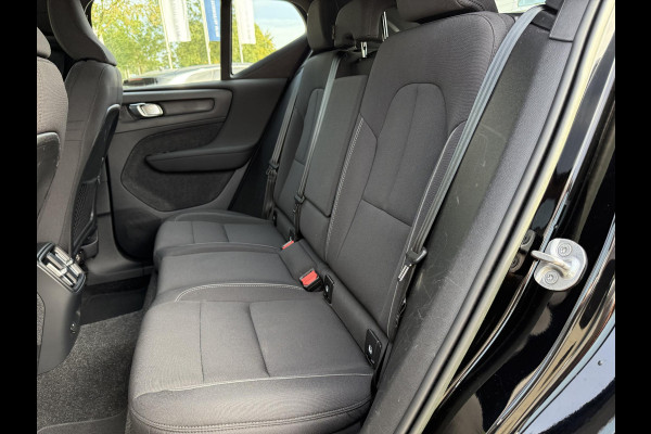Volvo XC40 Recharge Core 70 kWh VAN: € 31.900- VOOR: € 29.877,- UW HERFSTVOORDEEL: € 2.023,-| SOH 91%| ELEK. TREKHAAK| WINTERPAKKET| STOEL +STUURVERWARMING| WARMTEPOMP| ACHTERUITRIJCAMERA| RIJKLAARPRIJS INCL. 12 MND BOVAG GARANTIE