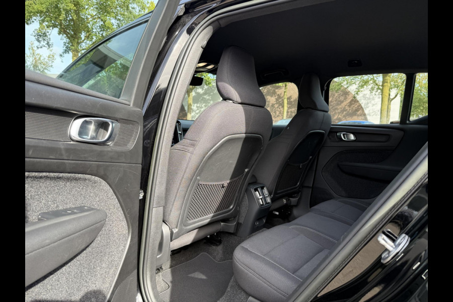 Volvo XC40 Recharge Core 70 kWh VAN: € 31.900- VOOR: € 29.877,- UW HERFSTVOORDEEL: € 2.023,-| SOH 91%| ELEK. TREKHAAK| WINTERPAKKET| STOEL +STUURVERWARMING| WARMTEPOMP| ACHTERUITRIJCAMERA| RIJKLAARPRIJS INCL. 12 MND BOVAG GARANTIE