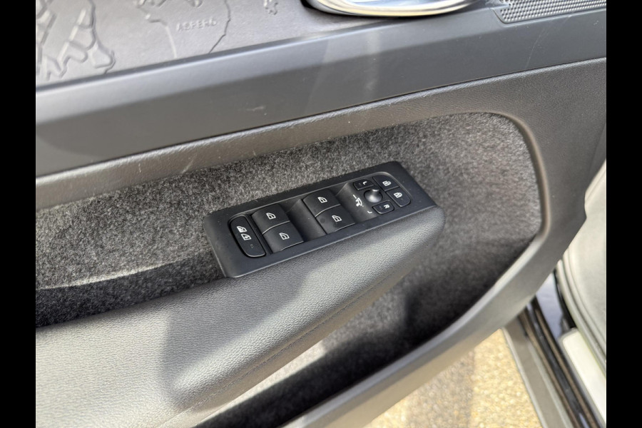 Volvo XC40 Recharge Core 70 kWh VAN: € 31.900- VOOR: € 29.877,- UW HERFSTVOORDEEL: € 2.023,-| SOH 91%| ELEK. TREKHAAK| WINTERPAKKET| STOEL +STUURVERWARMING| WARMTEPOMP| ACHTERUITRIJCAMERA| RIJKLAARPRIJS INCL. 12 MND BOVAG GARANTIE