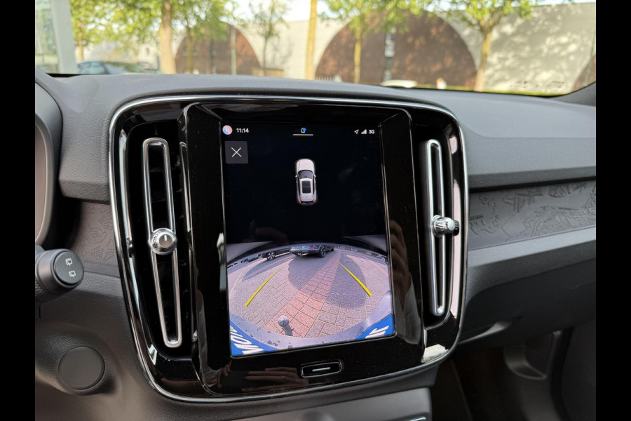 Volvo XC40 Recharge Core 70 kWh VAN: € 31.900- VOOR: € 29.877,- UW HERFSTVOORDEEL: € 2.023,-| SOH 91%| ELEK. TREKHAAK| WINTERPAKKET| STOEL +STUURVERWARMING| WARMTEPOMP| ACHTERUITRIJCAMERA| RIJKLAARPRIJS INCL. 12 MND BOVAG GARANTIE