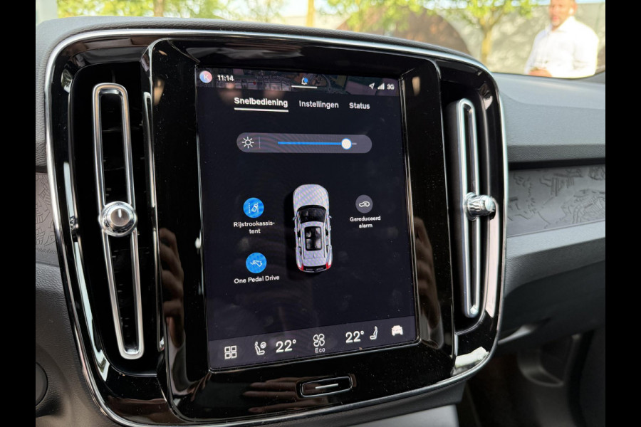 Volvo XC40 Recharge Core 70 kWh VAN: € 31.900- VOOR: € 29.877,- UW HERFSTVOORDEEL: € 2.023,-| SOH 91%| ELEK. TREKHAAK| WINTERPAKKET| STOEL +STUURVERWARMING| WARMTEPOMP| ACHTERUITRIJCAMERA| RIJKLAARPRIJS INCL. 12 MND BOVAG GARANTIE
