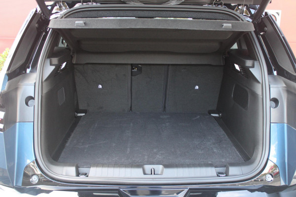 Jeep Compass 1.2 145PK e-Hybrid FIRST EDITION | PANORAMADAK: TWEEDELIG PANORAMISCH SCHUIF-/KANTELDAK | PREMIUM PACK: FOCAL PREMIUM AUDIO/STOELMASSAGE VÓÓR/STOELVENTILATIE VÓÓR/ELEKTRISCH VERSTELBARE VOORSTOELEN MET GEHEUGENFUNCTIE/GLANZEND ZWART GESPOTEN BUMPERS | CONVENIENCE PACK: 360° CAMERA /PARKEERSENSOREN VÓÓR, ACHTER & ZIJDELINGS/BLIND SPOT MONITORING/PEDAALVERWARMINGSPREVENTIE | PACIFIC BLUE | LED MATRIX KOPLAMPEN | 18" LICHTMETALEN VELGEN | VERLICHTE 7-SLEUFS GRILL | PRIVACY GLASS | STOEL/STUUR VERWARMING | VERWARMBARE VOORRUITRAND |SFEERVERLICHTING | ELEKTRISCH BEDIENBARE