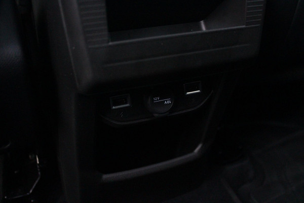 Jeep Compass 1.2 145PK e-Hybrid FIRST EDITION | PANORAMADAK: TWEEDELIG PANORAMISCH SCHUIF-/KANTELDAK | PREMIUM PACK: FOCAL PREMIUM AUDIO/STOELMASSAGE VÓÓR/STOELVENTILATIE VÓÓR/ELEKTRISCH VERSTELBARE VOORSTOELEN MET GEHEUGENFUNCTIE/GLANZEND ZWART GESPOTEN BUMPERS | CONVENIENCE PACK: 360° CAMERA /PARKEERSENSOREN VÓÓR, ACHTER & ZIJDELINGS/BLIND SPOT MONITORING/PEDAALVERWARMINGSPREVENTIE | PACIFIC BLUE | LED MATRIX KOPLAMPEN | 18" LICHTMETALEN VELGEN | VERLICHTE 7-SLEUFS GRILL | PRIVACY GLASS | STOEL/STUUR VERWARMING | VERWARMBARE VOORRUITRAND |SFEERVERLICHTING | ELEKTRISCH BEDIENBARE