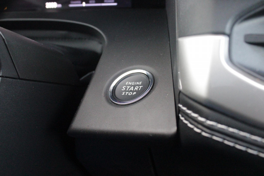 Jeep Compass 1.2 145PK e-Hybrid FIRST EDITION | PANORAMADAK: TWEEDELIG PANORAMISCH SCHUIF-/KANTELDAK | PREMIUM PACK: FOCAL PREMIUM AUDIO/STOELMASSAGE VÓÓR/STOELVENTILATIE VÓÓR/ELEKTRISCH VERSTELBARE VOORSTOELEN MET GEHEUGENFUNCTIE/GLANZEND ZWART GESPOTEN BUMPERS | CONVENIENCE PACK: 360° CAMERA /PARKEERSENSOREN VÓÓR, ACHTER & ZIJDELINGS/BLIND SPOT MONITORING/PEDAALVERWARMINGSPREVENTIE | PACIFIC BLUE | LED MATRIX KOPLAMPEN | 18" LICHTMETALEN VELGEN | VERLICHTE 7-SLEUFS GRILL | PRIVACY GLASS | STOEL/STUUR VERWARMING | VERWARMBARE VOORRUITRAND |SFEERVERLICHTING | ELEKTRISCH BEDIENBARE