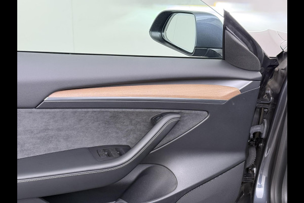 Tesla Model 3 Long Range AWD 75 kWh VAN: 35.900,- VOOR: 33.440,- UW HERFSTVOORDEEL: 2.460,-| FABRIEKSGARANTIE OP ACCU & AANDRIJFLIJN TOT 2031 OF 192.000 KM + ALGEMENE AUTO T/M 06-2027 of 80.000KM! BTW verrekenbaar | SOH 94% |
