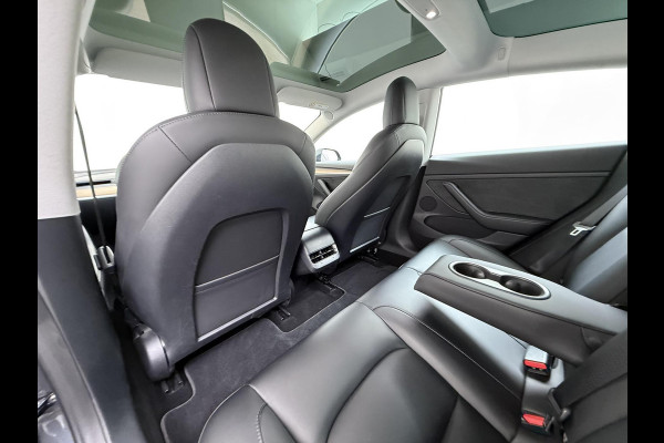 Tesla Model 3 Long Range AWD 75 kWh VAN: 35.900,- VOOR: 33.440,- UW HERFSTVOORDEEL: 2.460,-| FABRIEKSGARANTIE OP ACCU & AANDRIJFLIJN TOT 2031 OF 192.000 KM + ALGEMENE AUTO T/M 06-2027 of 80.000KM! BTW verrekenbaar | SOH 94% |