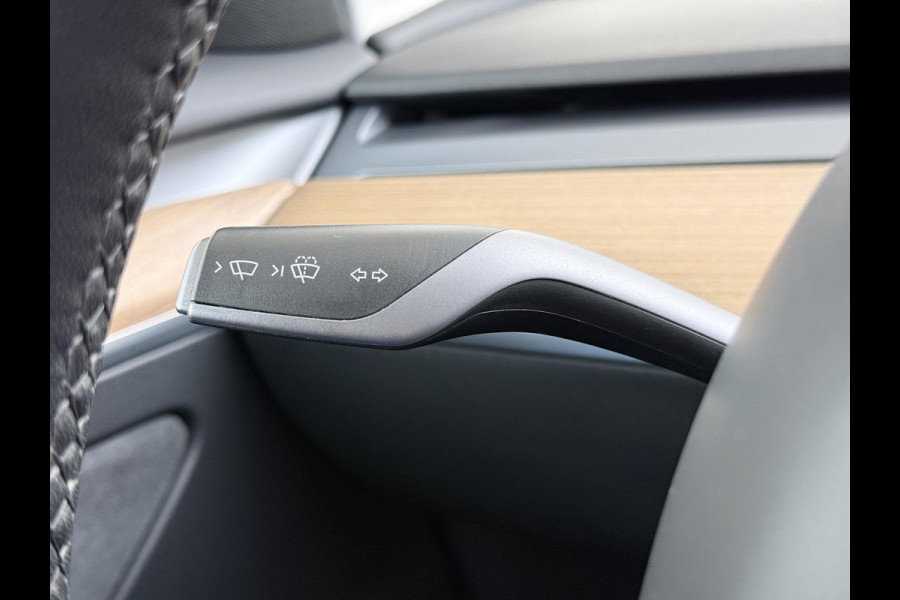 Tesla Model 3 Long Range AWD 75 kWh VAN: 35.900,- VOOR: 33.440,- UW HERFSTVOORDEEL: 2.460,-| FABRIEKSGARANTIE OP ACCU & AANDRIJFLIJN TOT 2031 OF 192.000 KM + ALGEMENE AUTO T/M 06-2027 of 80.000KM! BTW verrekenbaar | SOH 94% |