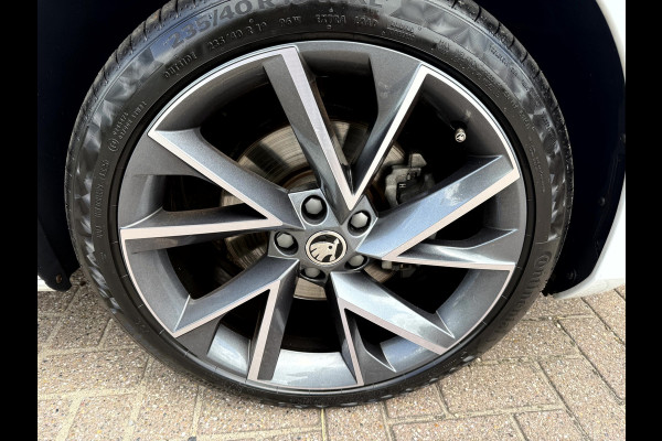 Škoda Superb Combi 1.4 TSI iV Sportline Business Panoramadak, Trekhaak
