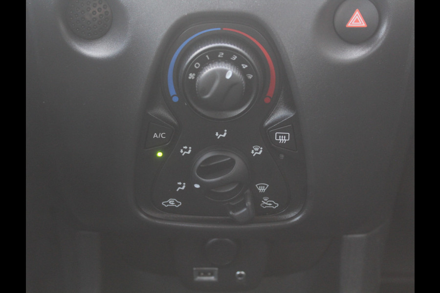 Toyota Aygo 1.0 VVT-i x-fun AIRCO | CV | LED | STB | BLUETOOTH | ELRM | ISOFIX