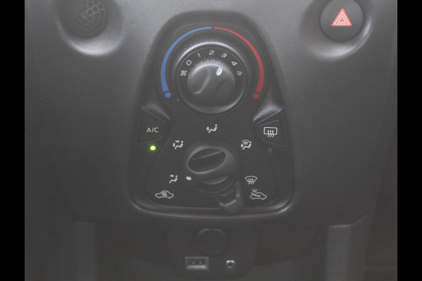 Toyota Aygo 1.0 VVT-i x-fun AIRCO | CV | LED | STB | BLUETOOTH | ELRM | ISOFIX