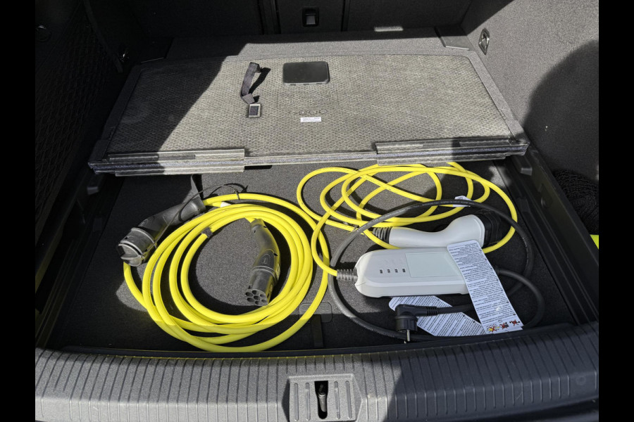 Volkswagen ID7 77 kWh Pro SOH 96%| 360 CAMERA | ELEKTRISCHE ACHTERKLEP| DODE HOEK SENSOR | ELEKTRISCHE TREKHAAK | STOEL + STUURVERWARMING + MASSAGE | KEY LESS | RIJKLAAPRIJS INCL. 12 MND BOVAG GARANTIE|