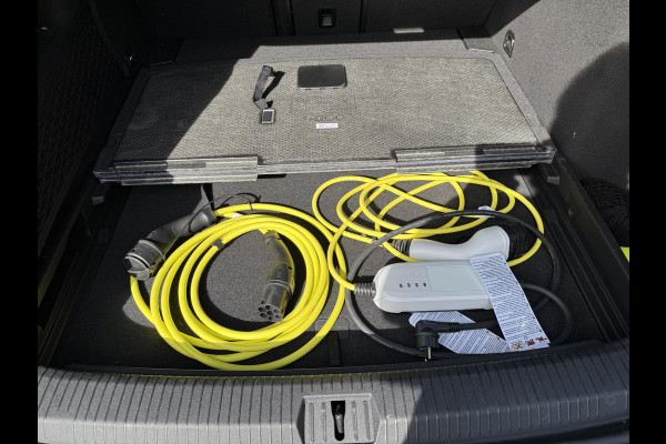 Volkswagen ID7 77 kWh Pro SOH 96%| 360 CAMERA | ELEKTRISCHE ACHTERKLEP| DODE HOEK SENSOR | ELEKTRISCHE TREKHAAK | STOEL + STUURVERWARMING + MASSAGE | KEY LESS | RIJKLAAPRIJS INCL. 12 MND BOVAG GARANTIE|