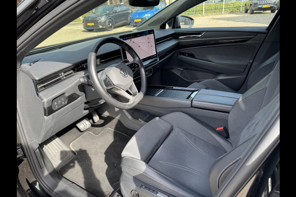 Volkswagen ID7 77 kWh Pro SOH 96%| 360 CAMERA | ELEKTRISCHE ACHTERKLEP| DODE HOEK SENSOR | ELEKTRISCHE TREKHAAK | STOEL + STUURVERWARMING + MASSAGE | KEY LESS | RIJKLAAPRIJS INCL. 12 MND BOVAG GARANTIE|