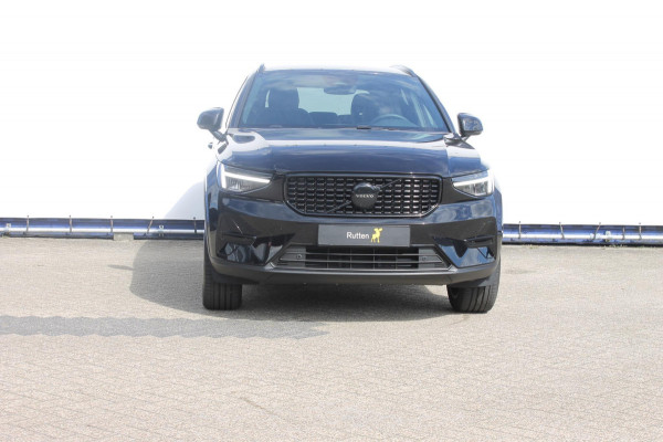 Volvo XC40 2.0 B3 Plus Black Edition Google Infotainment / Adaptieve cruise control / Elektrisch bedienbare voorstoelen met geheugen op de bestuurdersstoel / Stoelverwarming
