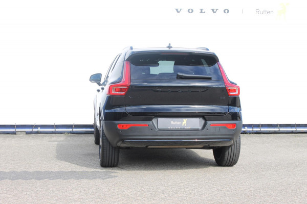 Volvo XC40 2.0 B3 Plus Black Edition Google Infotainment / Adaptieve cruise control / Elektrisch bedienbare voorstoelen met geheugen op de bestuurdersstoel / Stoelverwarming