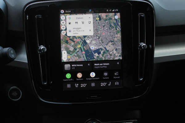 Volvo XC40 2.0 B3 Plus Black Edition Google Infotainment / Adaptieve cruise control / Elektrisch bedienbare voorstoelen met geheugen op de bestuurdersstoel / Stoelverwarming