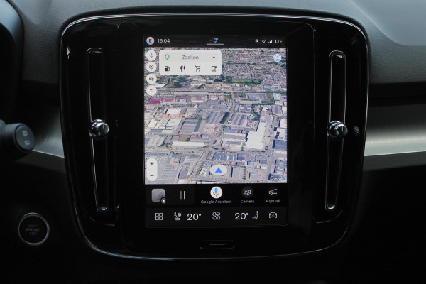 Volvo XC40 2.0 B3 Plus Black Edition Google Infotainment / Adaptieve cruise control / Elektrisch bedienbare voorstoelen met geheugen op de bestuurdersstoel / Stoelverwarming