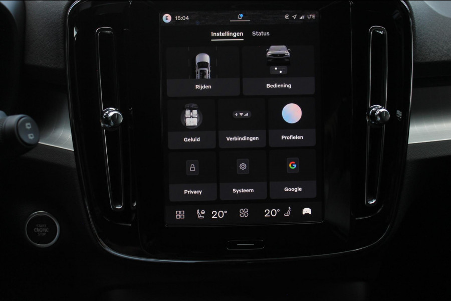 Volvo XC40 2.0 B3 Plus Black Edition Google Infotainment / Adaptieve cruise control / Elektrisch bedienbare voorstoelen met geheugen op de bestuurdersstoel / Stoelverwarming