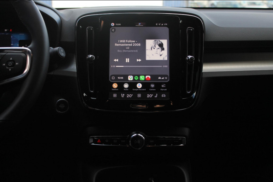 Volvo XC40 2.0 B3 Plus Black Edition Google Infotainment / Adaptieve cruise control / Elektrisch bedienbare voorstoelen met geheugen op de bestuurdersstoel / Stoelverwarming