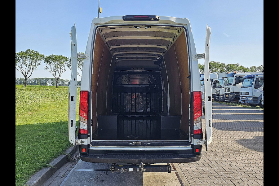 Iveco Daily 35C18HV 3.0 410 L4H2 Cruise control, Airco, Pdc, Navi, Camera, Led, Climatecontrol, Trekhaak