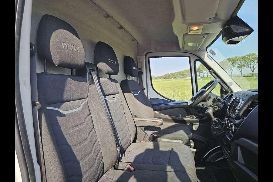 Iveco Daily 35C18HV 3.0 410 L4H2 Cruise control, Airco, Pdc, Navi, Camera, Led, Climatecontrol, Trekhaak