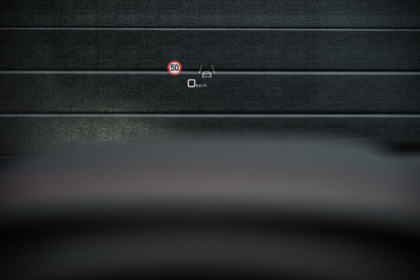 Audi Q8 E-Hybrid Quattro 360KW Competition Plus | Panoramadak | 5 Jr Garantie | Alcantara Hemelbekleding | Carbon Inleg | Stoelmassage + Ventilatie | Achterasbesturing | 360 Camera | B&O Sound | HUD | OLED | Soft Close | Ambiance Interieur |
