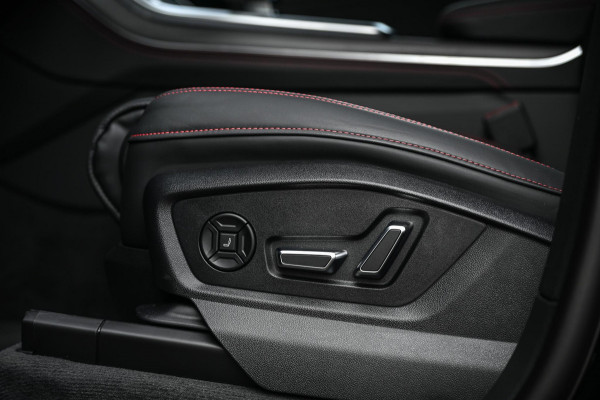 Audi Q8 E-Hybrid Quattro 360KW Competition Plus | Panoramadak | 5 Jr Garantie | Alcantara Hemelbekleding | Carbon Inleg | Stoelmassage + Ventilatie | Achterasbesturing | 360 Camera | B&O Sound | HUD | OLED | Soft Close | Ambiance Interieur |