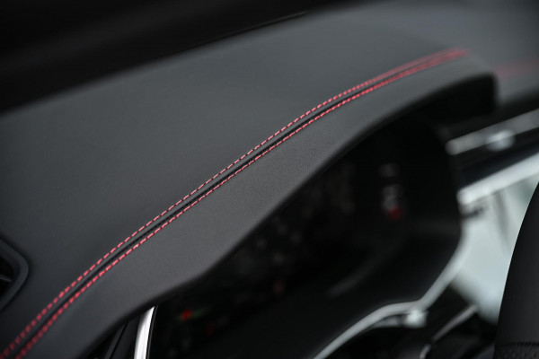 Audi Q8 E-Hybrid Quattro 360KW Competition Plus | Panoramadak | 5 Jr Garantie | Alcantara Hemelbekleding | Carbon Inleg | Stoelmassage + Ventilatie | Achterasbesturing | 360 Camera | B&O Sound | HUD | OLED | Soft Close | Ambiance Interieur |