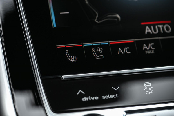 Audi Q8 E-Hybrid Quattro 360KW Competition Plus | Panoramadak | 5 Jr Garantie | Alcantara Hemelbekleding | Carbon Inleg | Stoelmassage + Ventilatie | Achterasbesturing | 360 Camera | B&O Sound | HUD | OLED | Soft Close | Ambiance Interieur |