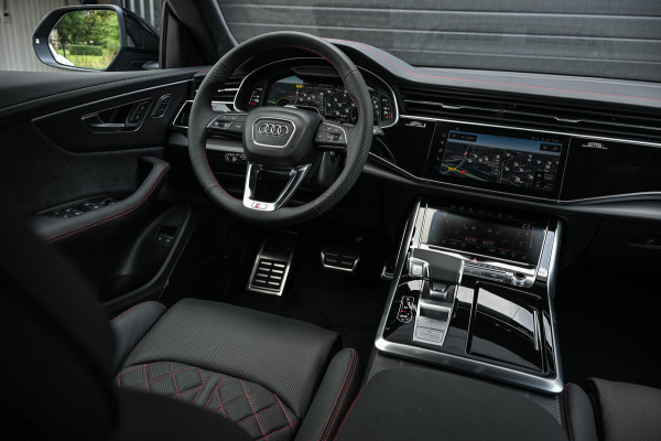 Audi Q8 E-Hybrid Quattro 360KW Competition Plus | Panoramadak | 5 Jr Garantie | Alcantara Hemelbekleding | Carbon Inleg | Stoelmassage + Ventilatie | Achterasbesturing | 360 Camera | B&O Sound | HUD | OLED | Soft Close | Ambiance Interieur |