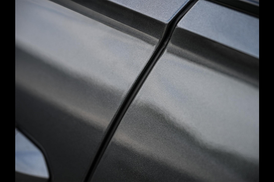 Audi Q8 E-Hybrid Quattro 360KW Competition Plus | Panoramadak | 5 Jr Garantie | Alcantara Hemelbekleding | Carbon Inleg | Stoelmassage + Ventilatie | Achterasbesturing | 360 Camera | B&O Sound | HUD | OLED | Soft Close | Ambiance Interieur |