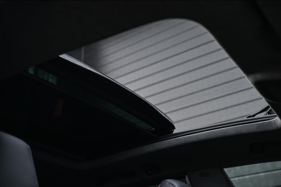 Audi Q8 E-Hybrid Quattro 360KW Competition Plus | Panoramadak | 5 Jr Garantie | Alcantara Hemelbekleding | Carbon Inleg | Stoelmassage + Ventilatie | Achterasbesturing | 360 Camera | B&O Sound | HUD | OLED | Soft Close | Ambiance Interieur |