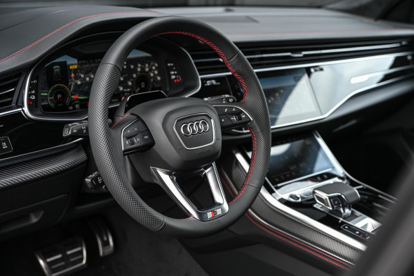 Audi Q8 E-Hybrid Quattro 360KW Competition Plus | Panoramadak | 5 Jr Garantie | Alcantara Hemelbekleding | Carbon Inleg | Stoelmassage + Ventilatie | Achterasbesturing | 360 Camera | B&O Sound | HUD | OLED | Soft Close | Ambiance Interieur |