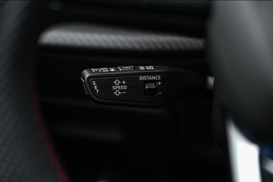Audi Q8 E-Hybrid Quattro 360KW Competition Plus | Panoramadak | 5 Jr Garantie | Alcantara Hemelbekleding | Carbon Inleg | Stoelmassage + Ventilatie | Achterasbesturing | 360 Camera | B&O Sound | HUD | OLED | Soft Close | Ambiance Interieur |