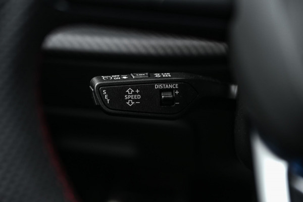 Audi Q8 E-Hybrid Quattro 360KW Competition Plus | Panoramadak | 5 Jr Garantie | Alcantara Hemelbekleding | Carbon Inleg | Stoelmassage + Ventilatie | Achterasbesturing | 360 Camera | B&O Sound | HUD | OLED | Soft Close | Ambiance Interieur |