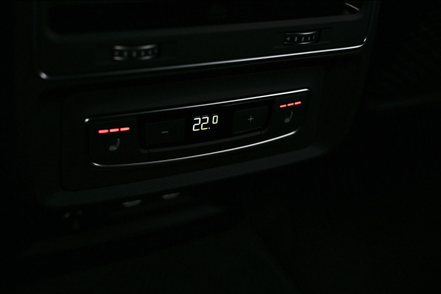 Audi Q8 E-Hybrid Quattro 360KW Competition Plus | Panoramadak | 5 Jr Garantie | Alcantara Hemelbekleding | Carbon Inleg | Stoelmassage + Ventilatie | Achterasbesturing | 360 Camera | B&O Sound | HUD | OLED | Soft Close | Ambiance Interieur |