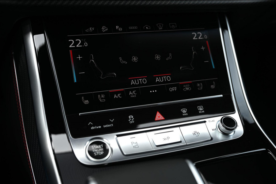 Audi Q8 E-Hybrid Quattro 360KW Competition Plus | Panoramadak | 5 Jr Garantie | Alcantara Hemelbekleding | Carbon Inleg | Stoelmassage + Ventilatie | Achterasbesturing | 360 Camera | B&O Sound | HUD | OLED | Soft Close | Ambiance Interieur |